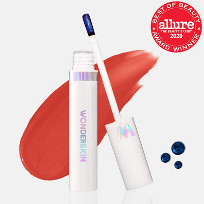 Sublim hvid læbestift beholder med colourshift logo og skrift. Wonderskin Wonder Blading Lip Stain Masque Glamorous (Classic Red)