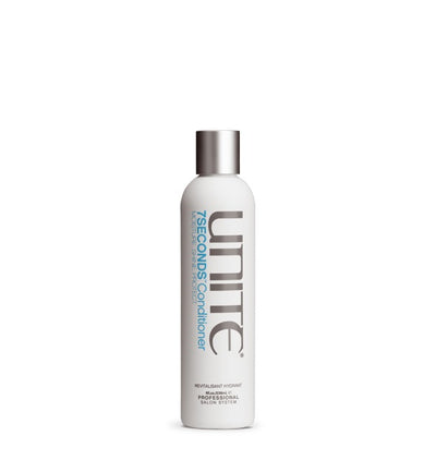 Stilet hvid flaske med søvl top. Metallic og lys blå skrift. UNITE - 7SECONDS CONDITIONER 