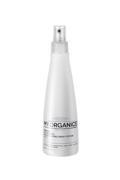 Coneformet stilren sprayflaske. Hvid med sort skrift. My.Organics Restructuring Spray Potion.