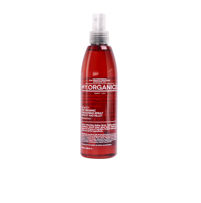 En sirlig rød flaske med hvid skrift og spraytop. MyOrganic Thickening Spray.